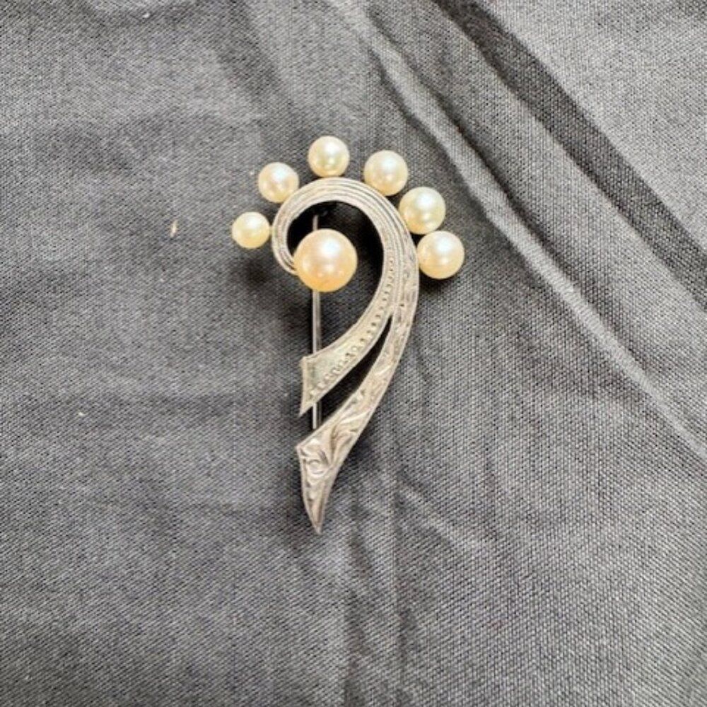 Vintage Elegant Silver 7 Pearl Stick Pin Brooch 1.5"